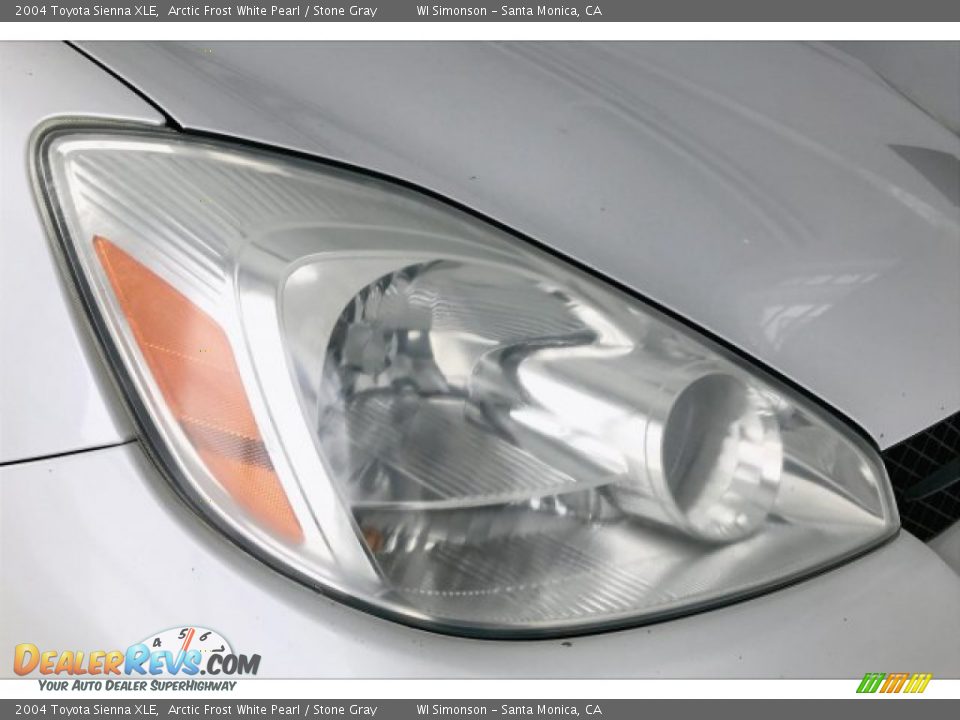 2004 Toyota Sienna XLE Arctic Frost White Pearl / Stone Gray Photo #31