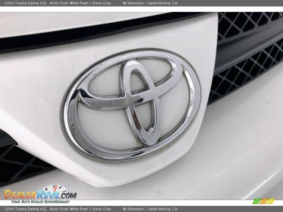 2004 Toyota Sienna XLE Arctic Frost White Pearl / Stone Gray Photo #32