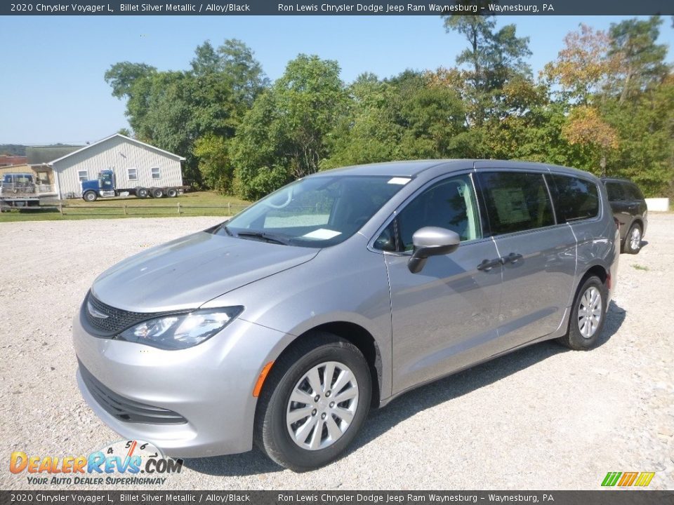 Front 3/4 View of 2020 Chrysler Voyager L Photo #1