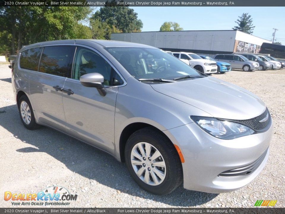 Front 3/4 View of 2020 Chrysler Voyager L Photo #7