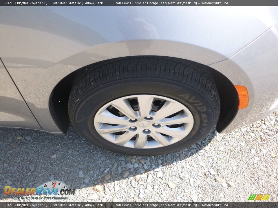 2020 Chrysler Voyager L Wheel Photo #9