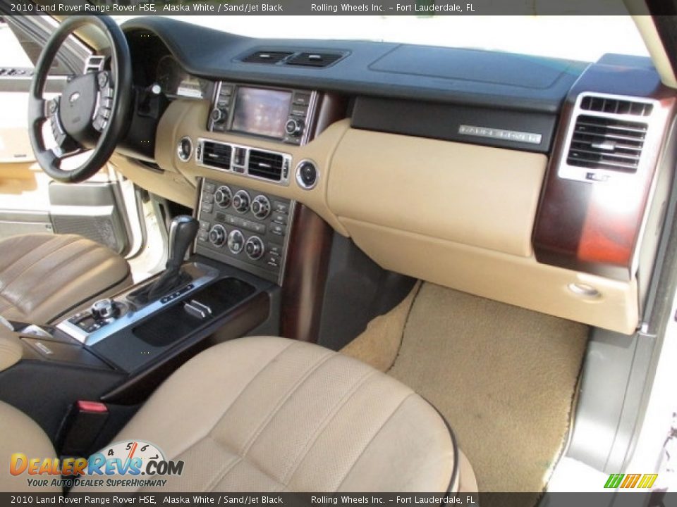 Dashboard of 2010 Land Rover Range Rover HSE Photo #20