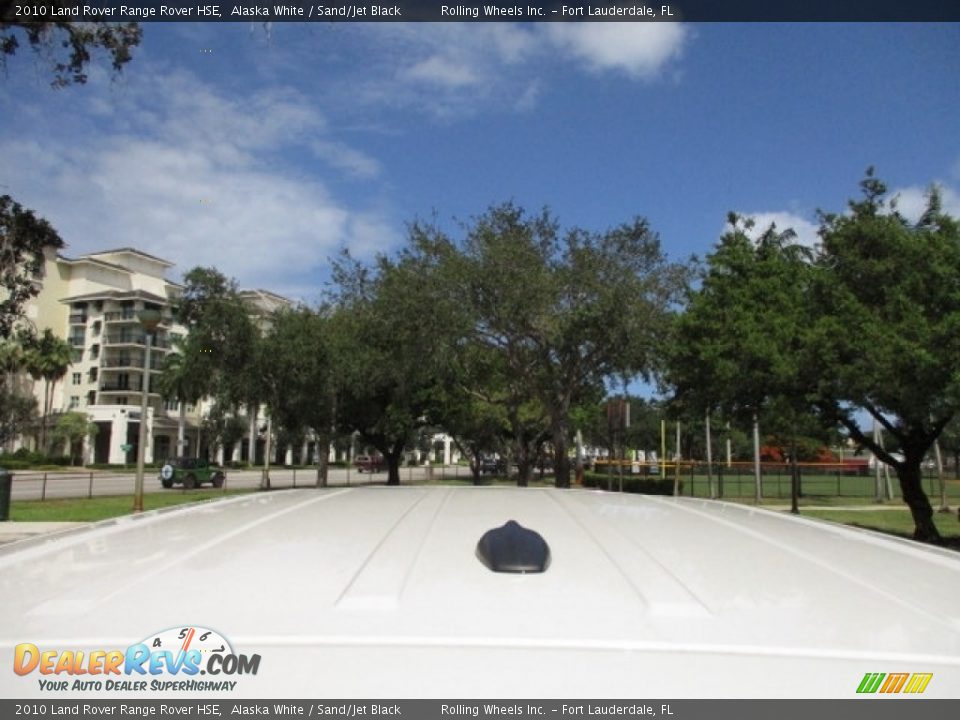 2010 Land Rover Range Rover HSE Alaska White / Sand/Jet Black Photo #25