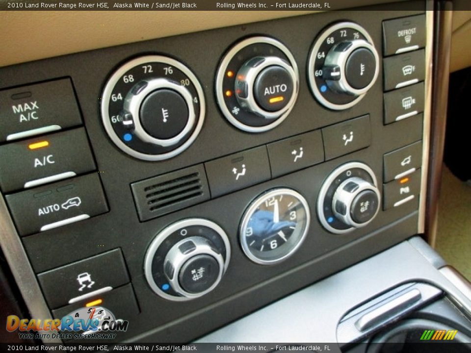 Controls of 2010 Land Rover Range Rover HSE Photo #30