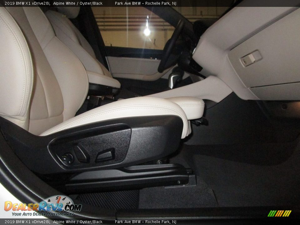 2019 BMW X1 xDrive28i Alpine White / Oyster/Black Photo #16
