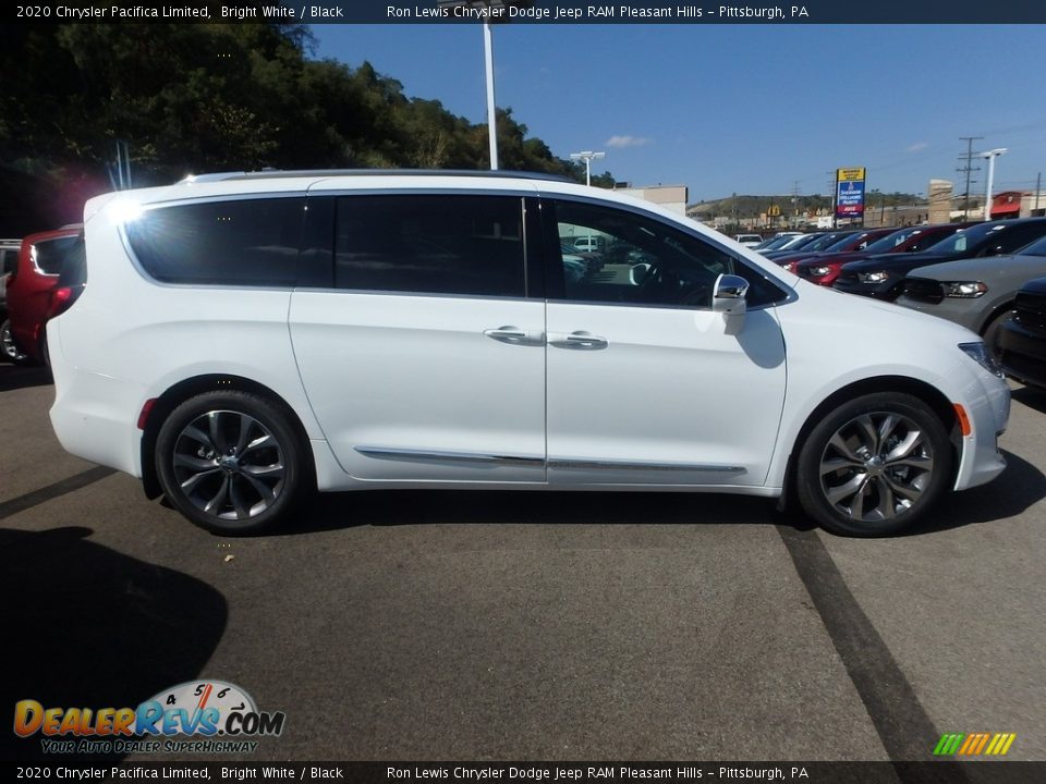 2020 Chrysler Pacifica Limited Bright White / Black Photo #7