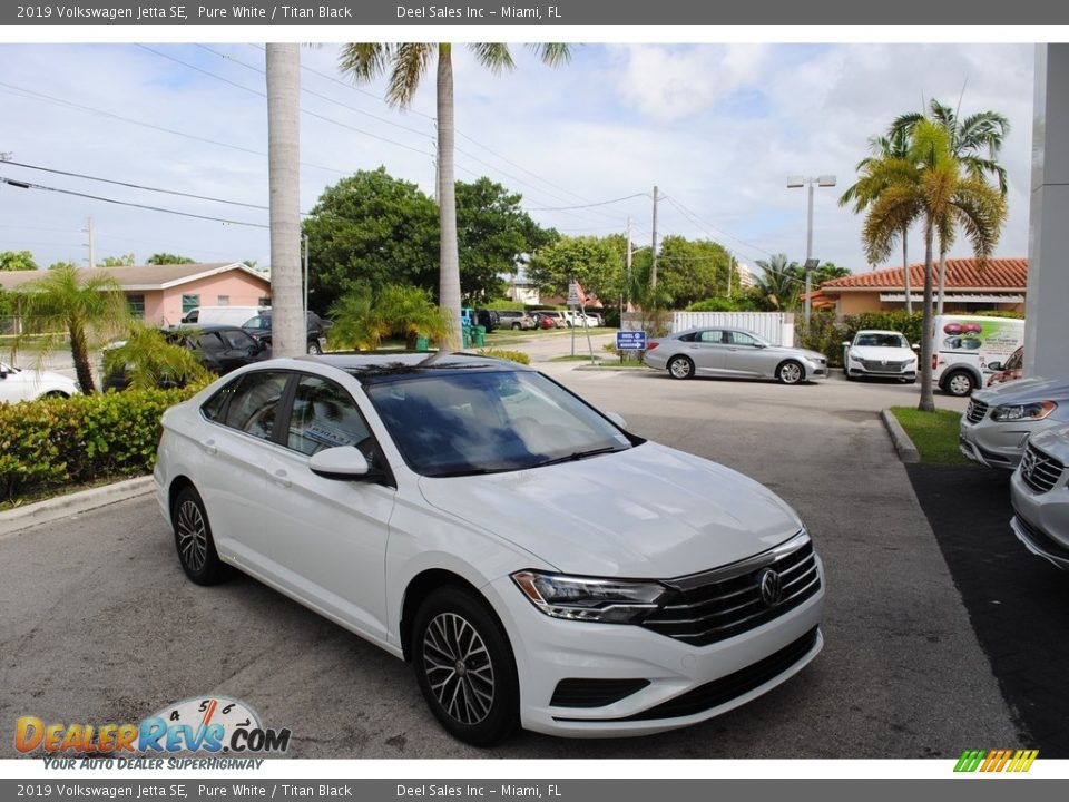 Front 3/4 View of 2019 Volkswagen Jetta SE Photo #1