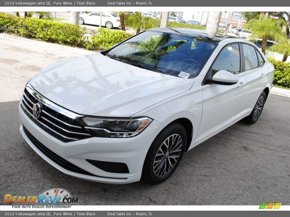 Pure White 2019 Volkswagen Jetta SE Photo #4