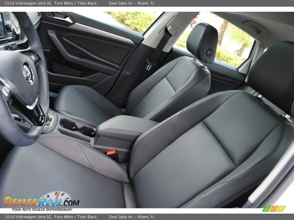Front Seat of 2019 Volkswagen Jetta SE Photo #12