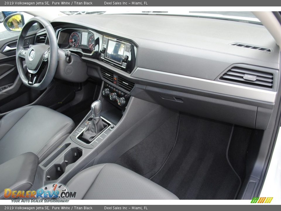 Dashboard of 2019 Volkswagen Jetta SE Photo #16