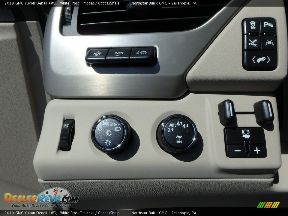 2019 GMC Yukon Denali 4WD White Frost Tintcoat / Cocoa/Shale Photo #16
