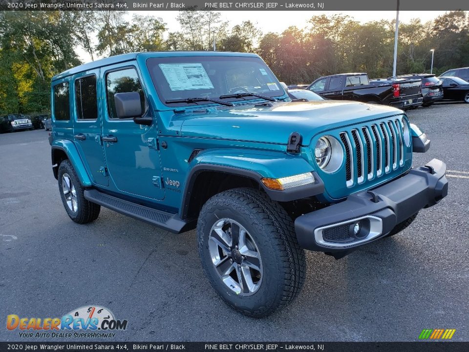 Front 3/4 View of 2020 Jeep Wrangler Unlimited Sahara 4x4 Photo #1
