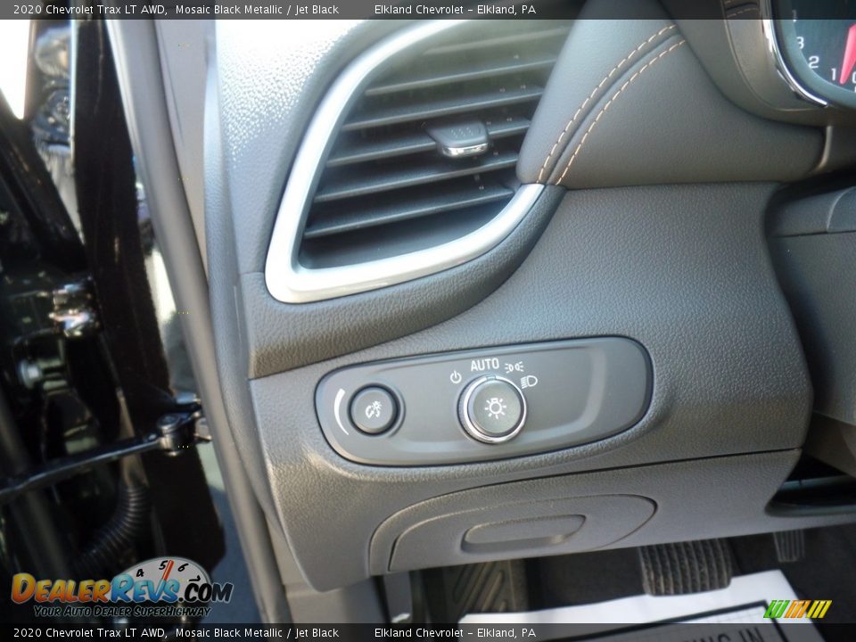 2020 Chevrolet Trax LT AWD Mosaic Black Metallic / Jet Black Photo #21