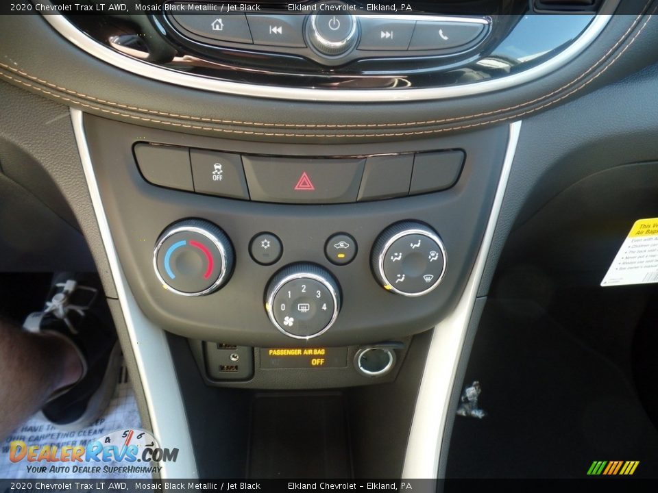 2020 Chevrolet Trax LT AWD Mosaic Black Metallic / Jet Black Photo #28