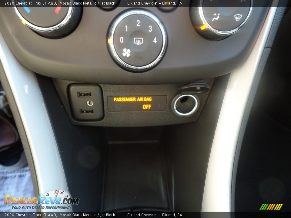 2020 Chevrolet Trax LT AWD Mosaic Black Metallic / Jet Black Photo #29