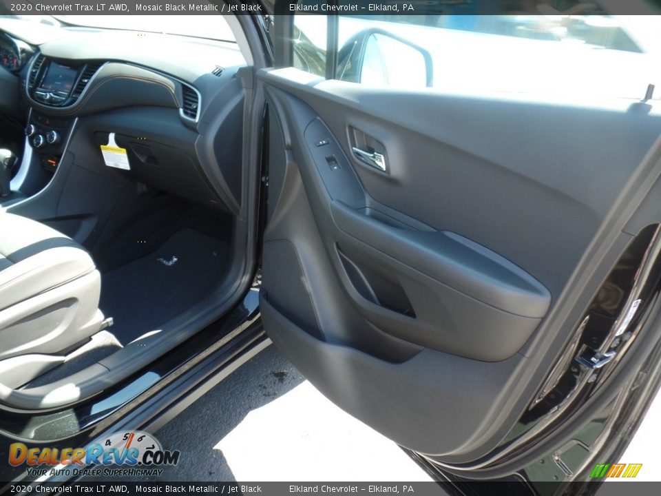2020 Chevrolet Trax LT AWD Mosaic Black Metallic / Jet Black Photo #36