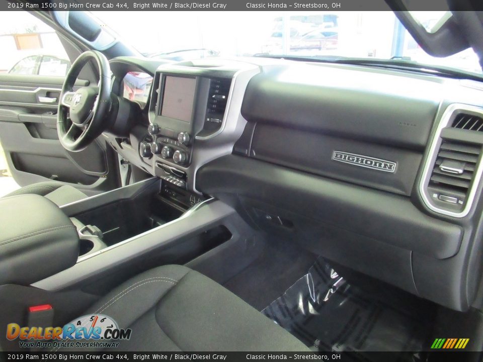 2019 Ram 1500 Big Horn Crew Cab 4x4 Bright White / Black/Diesel Gray Photo #17