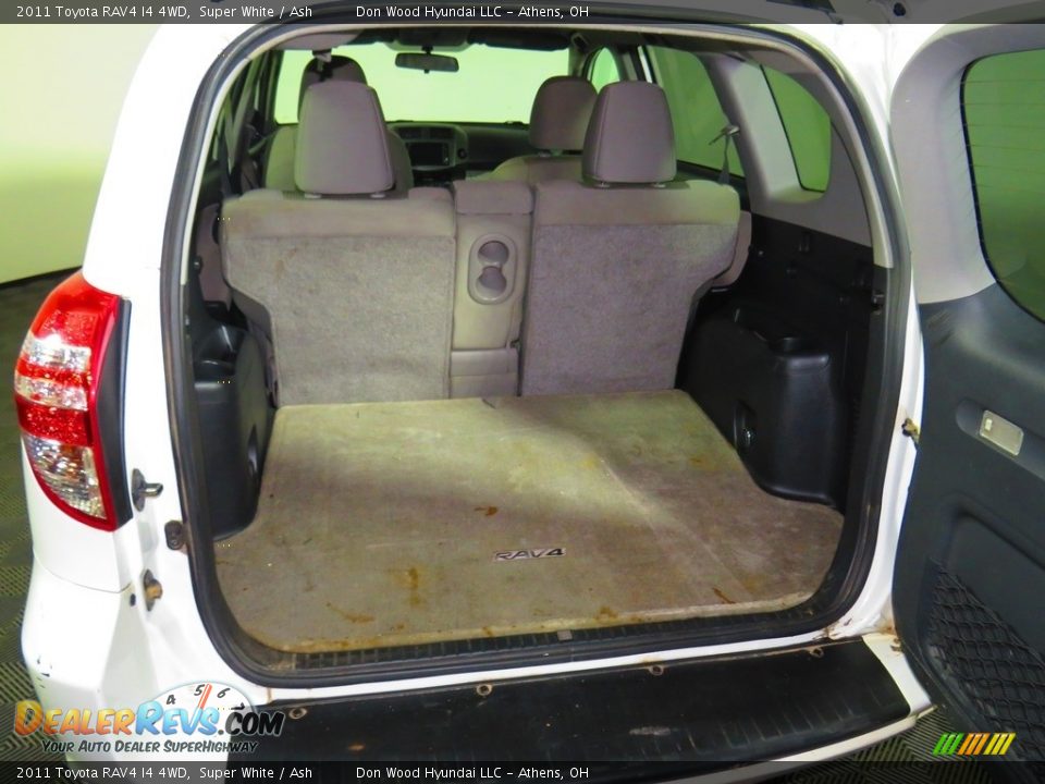2011 Toyota RAV4 I4 4WD Super White / Ash Photo #12
