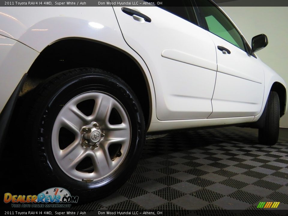 2011 Toyota RAV4 I4 4WD Super White / Ash Photo #15
