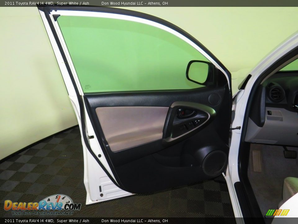 2011 Toyota RAV4 I4 4WD Super White / Ash Photo #16