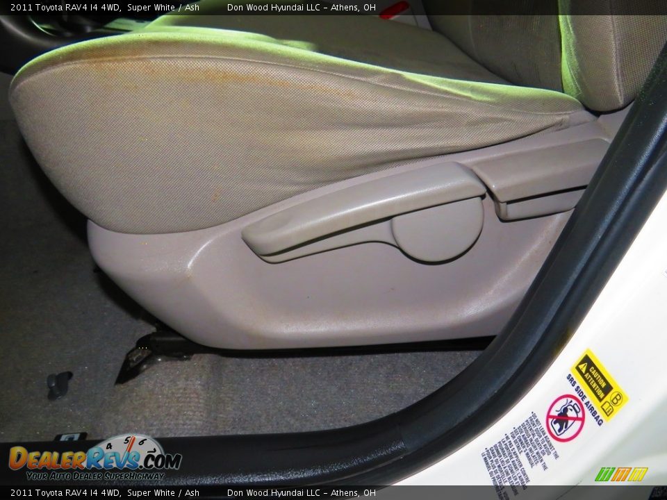 2011 Toyota RAV4 I4 4WD Super White / Ash Photo #17