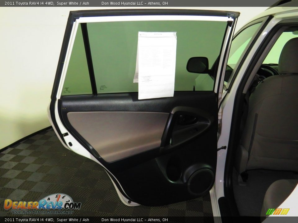2011 Toyota RAV4 I4 4WD Super White / Ash Photo #20