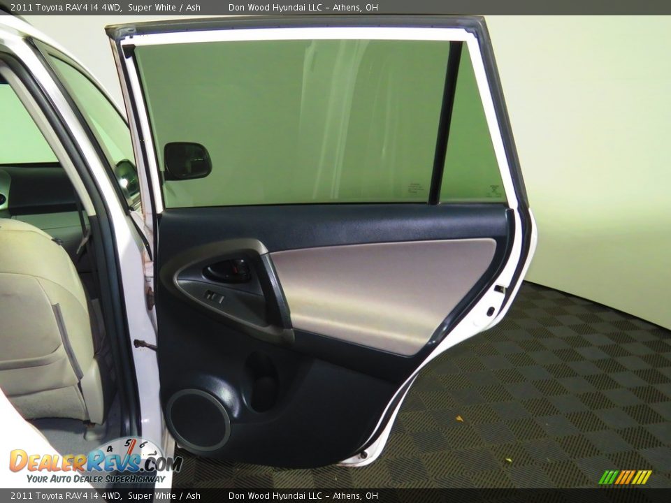 2011 Toyota RAV4 I4 4WD Super White / Ash Photo #22