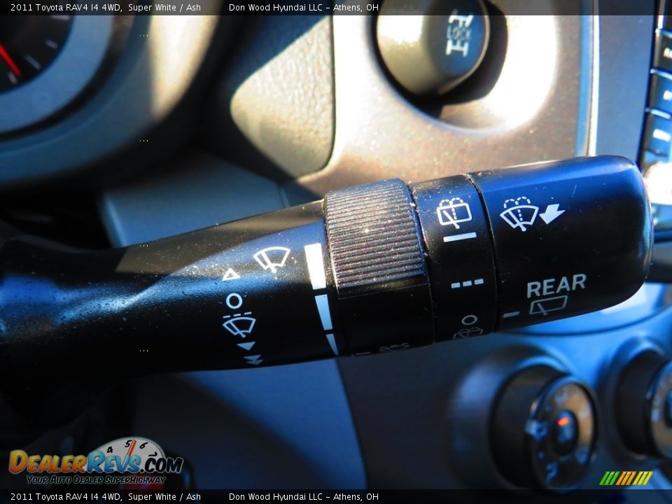 2011 Toyota RAV4 I4 4WD Super White / Ash Photo #30