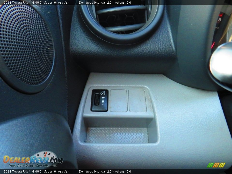2011 Toyota RAV4 I4 4WD Super White / Ash Photo #33