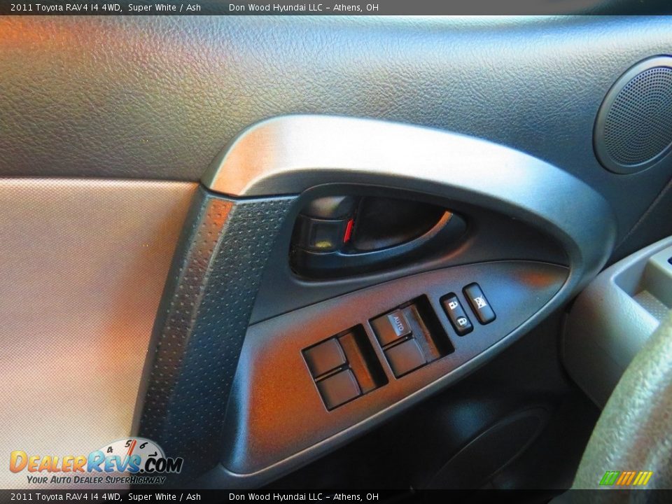 2011 Toyota RAV4 I4 4WD Super White / Ash Photo #34