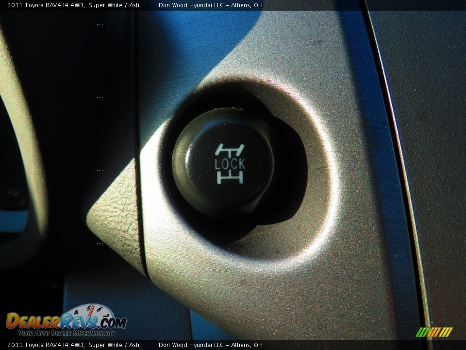 2011 Toyota RAV4 I4 4WD Super White / Ash Photo #35
