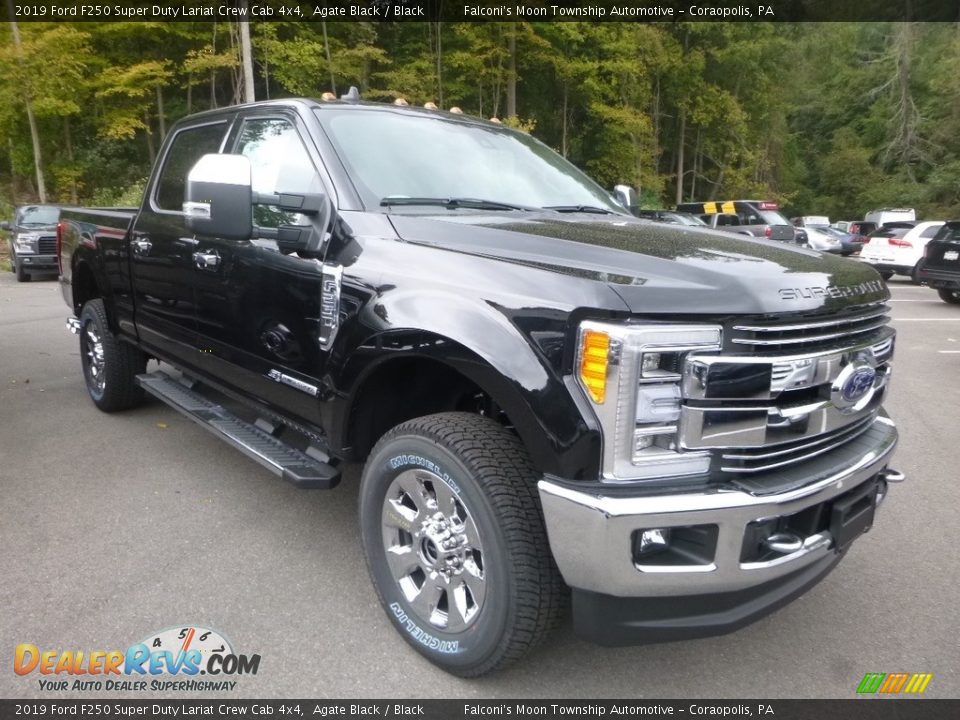 Front 3/4 View of 2019 Ford F250 Super Duty Lariat Crew Cab 4x4 Photo #6