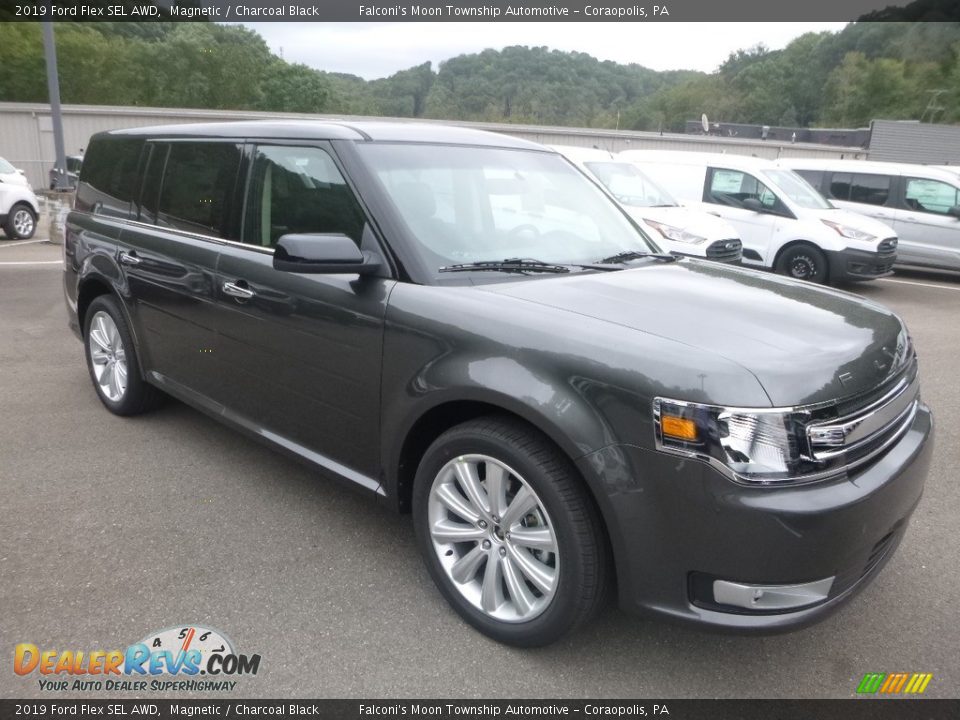 Front 3/4 View of 2019 Ford Flex SEL AWD Photo #3