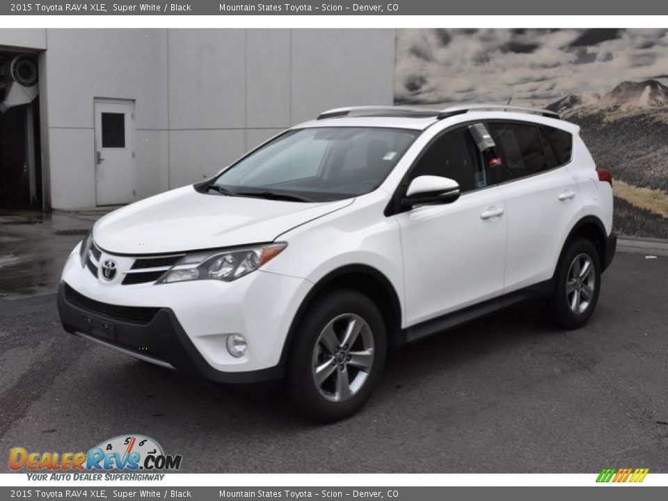 2015 Toyota RAV4 XLE Super White / Black Photo #2
