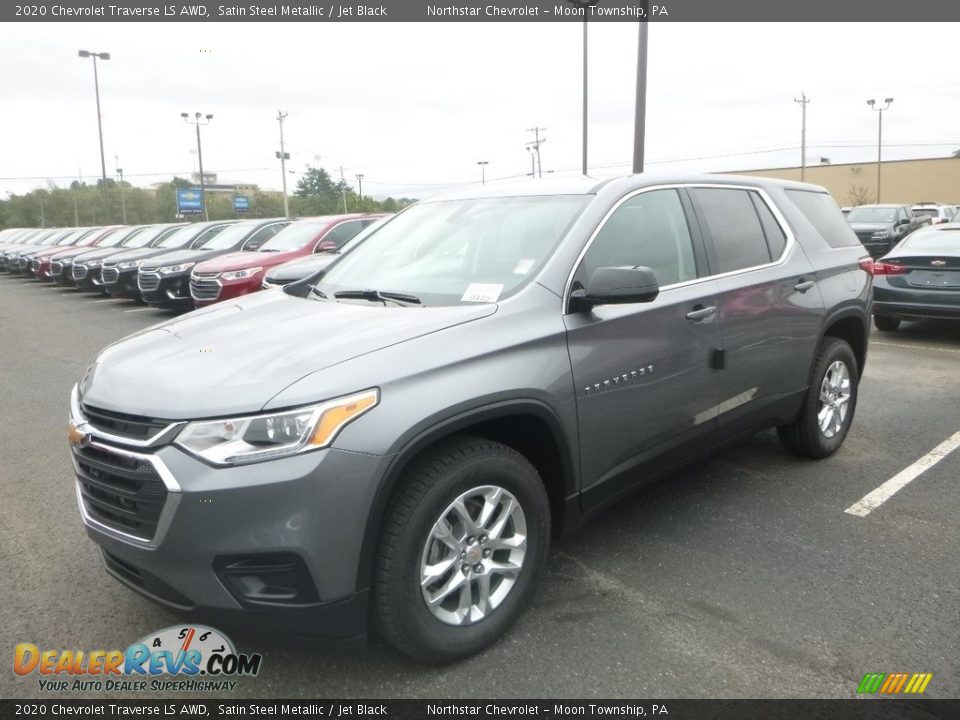Front 3/4 View of 2020 Chevrolet Traverse LS AWD Photo #1