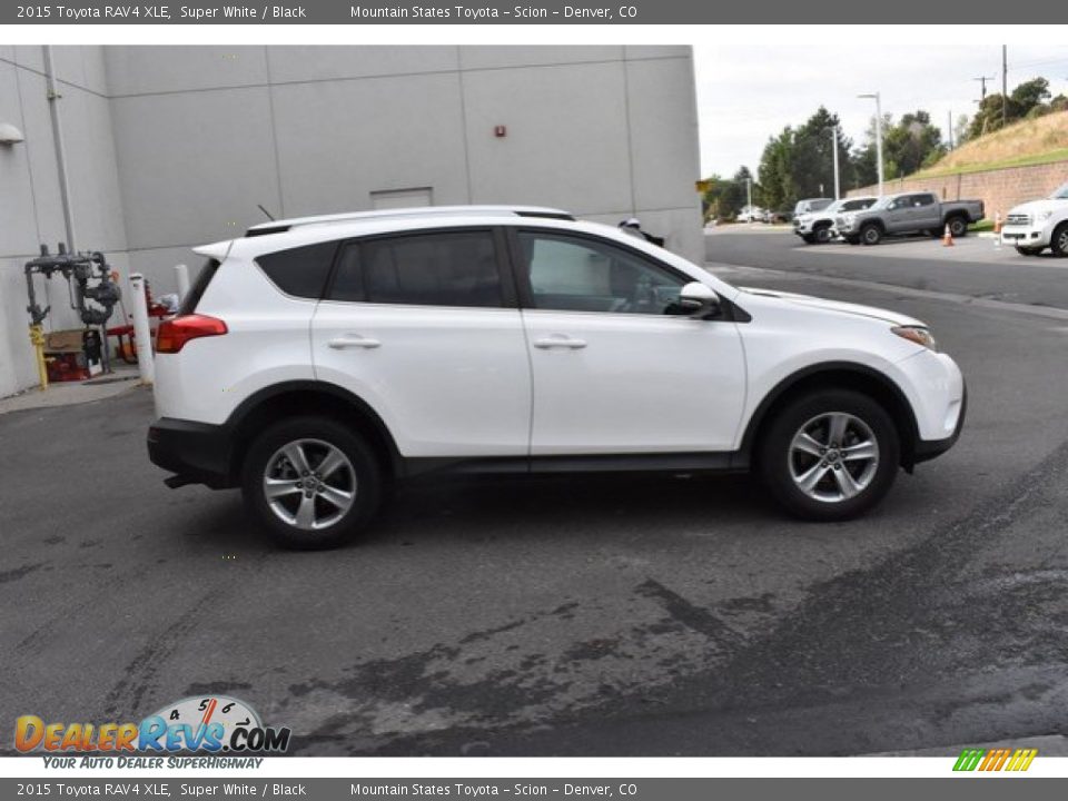 2015 Toyota RAV4 XLE Super White / Black Photo #7