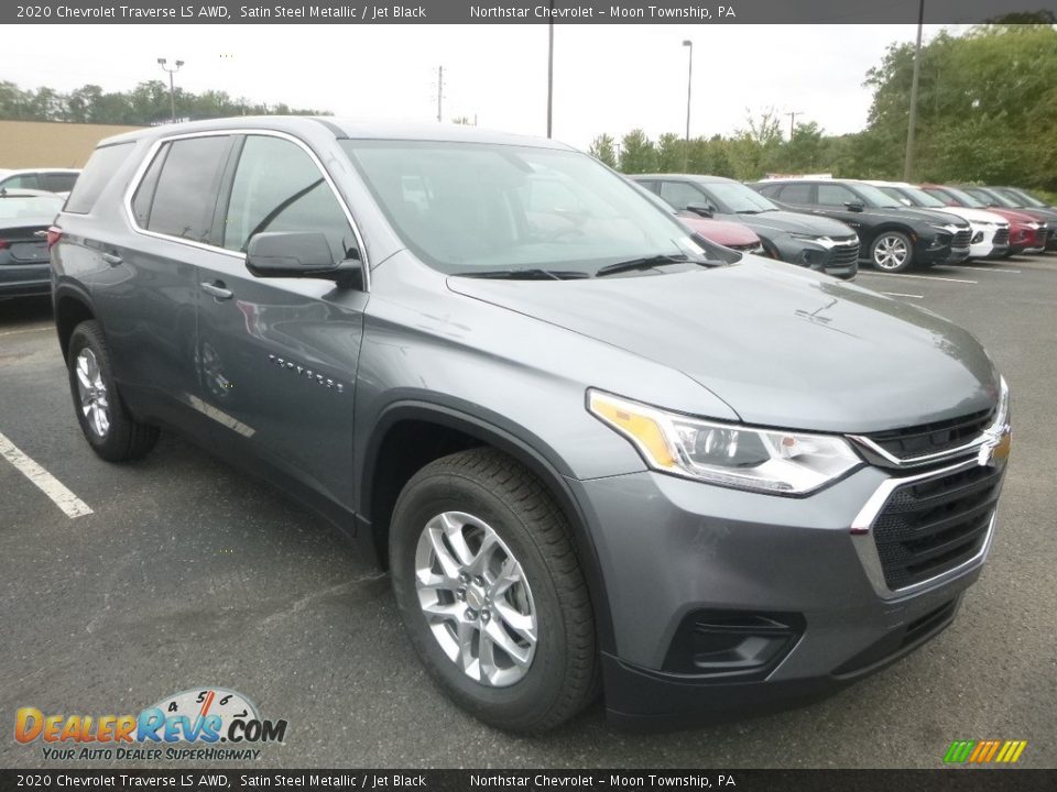 Front 3/4 View of 2020 Chevrolet Traverse LS AWD Photo #6