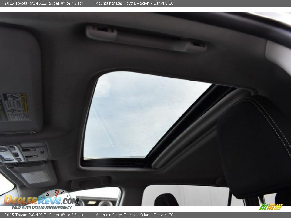 2015 Toyota RAV4 XLE Super White / Black Photo #10