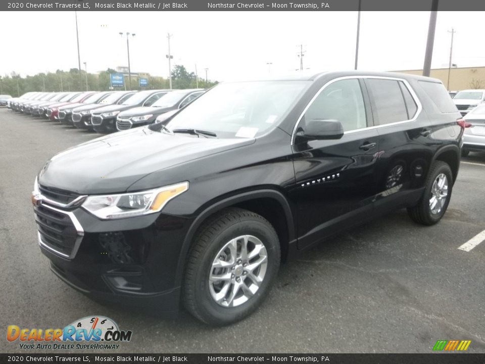 Front 3/4 View of 2020 Chevrolet Traverse LS Photo #1