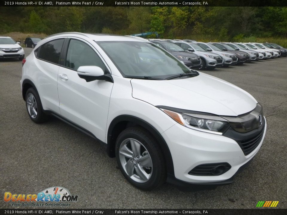 Front 3/4 View of 2019 Honda HR-V EX AWD Photo #5