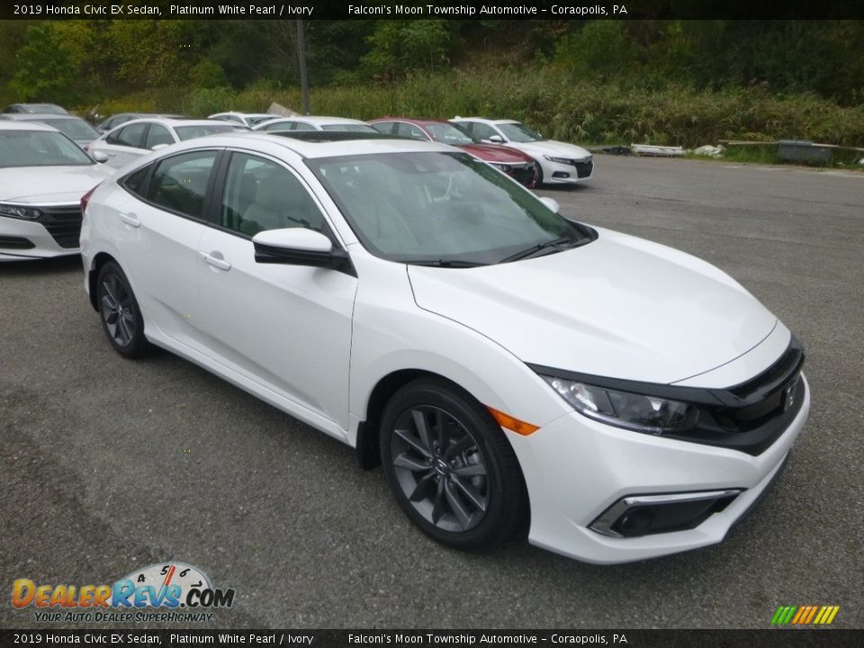 Front 3/4 View of 2019 Honda Civic EX Sedan Photo #5