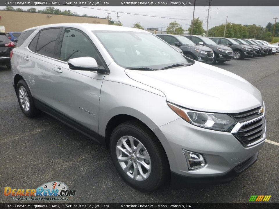 Front 3/4 View of 2020 Chevrolet Equinox LT AWD Photo #7