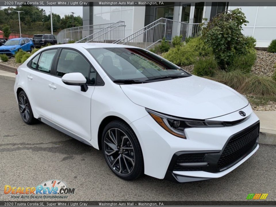 Front 3/4 View of 2020 Toyota Corolla SE Photo #1