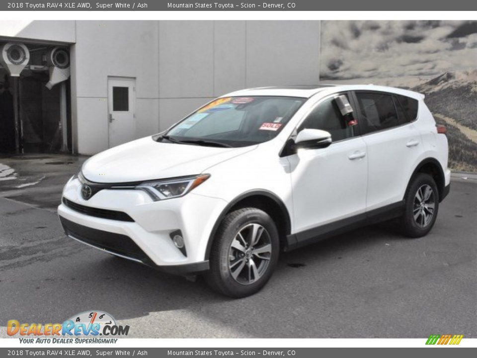 2018 Toyota RAV4 XLE AWD Super White / Ash Photo #2