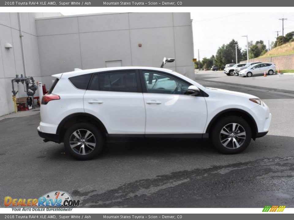 2018 Toyota RAV4 XLE AWD Super White / Ash Photo #7