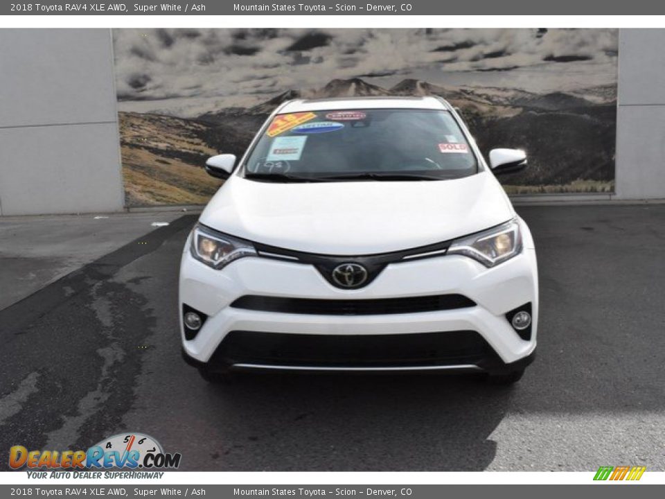 2018 Toyota RAV4 XLE AWD Super White / Ash Photo #8