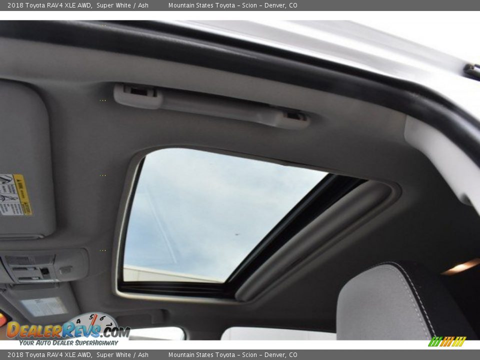 2018 Toyota RAV4 XLE AWD Super White / Ash Photo #10