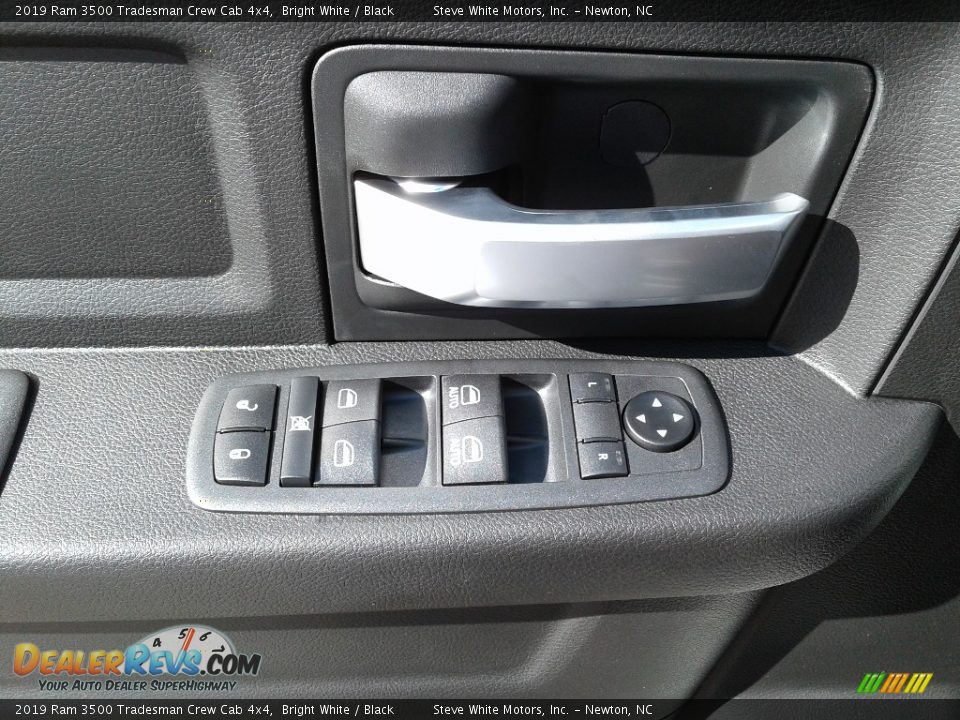 2019 Ram 3500 Tradesman Crew Cab 4x4 Bright White / Black Photo #9