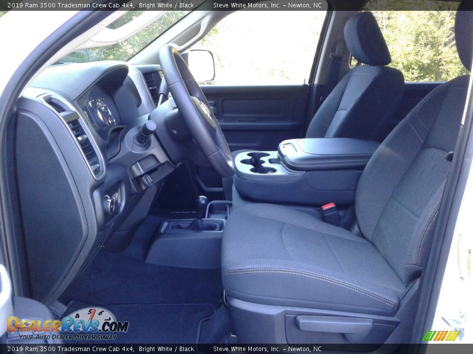 2019 Ram 3500 Tradesman Crew Cab 4x4 Bright White / Black Photo #10