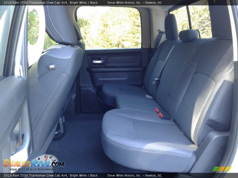 2019 Ram 3500 Tradesman Crew Cab 4x4 Bright White / Black Photo #11